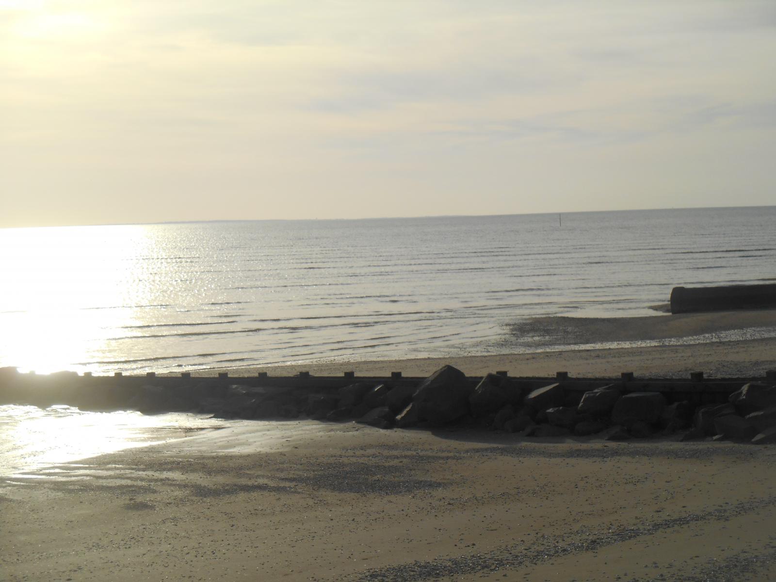 Le soleil qui retrouve sa quintescence au bord de la plage (Les Moutiers en Retz)