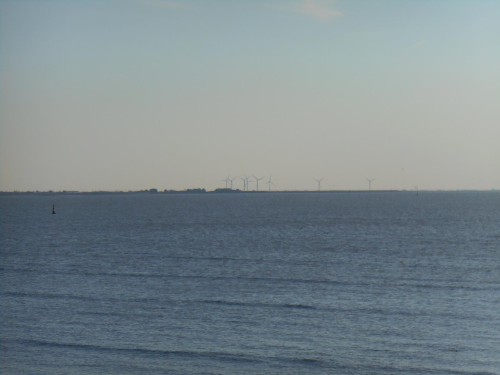 Les éoliennes, la Vendée au loin ( Les Moutiers en Retz )