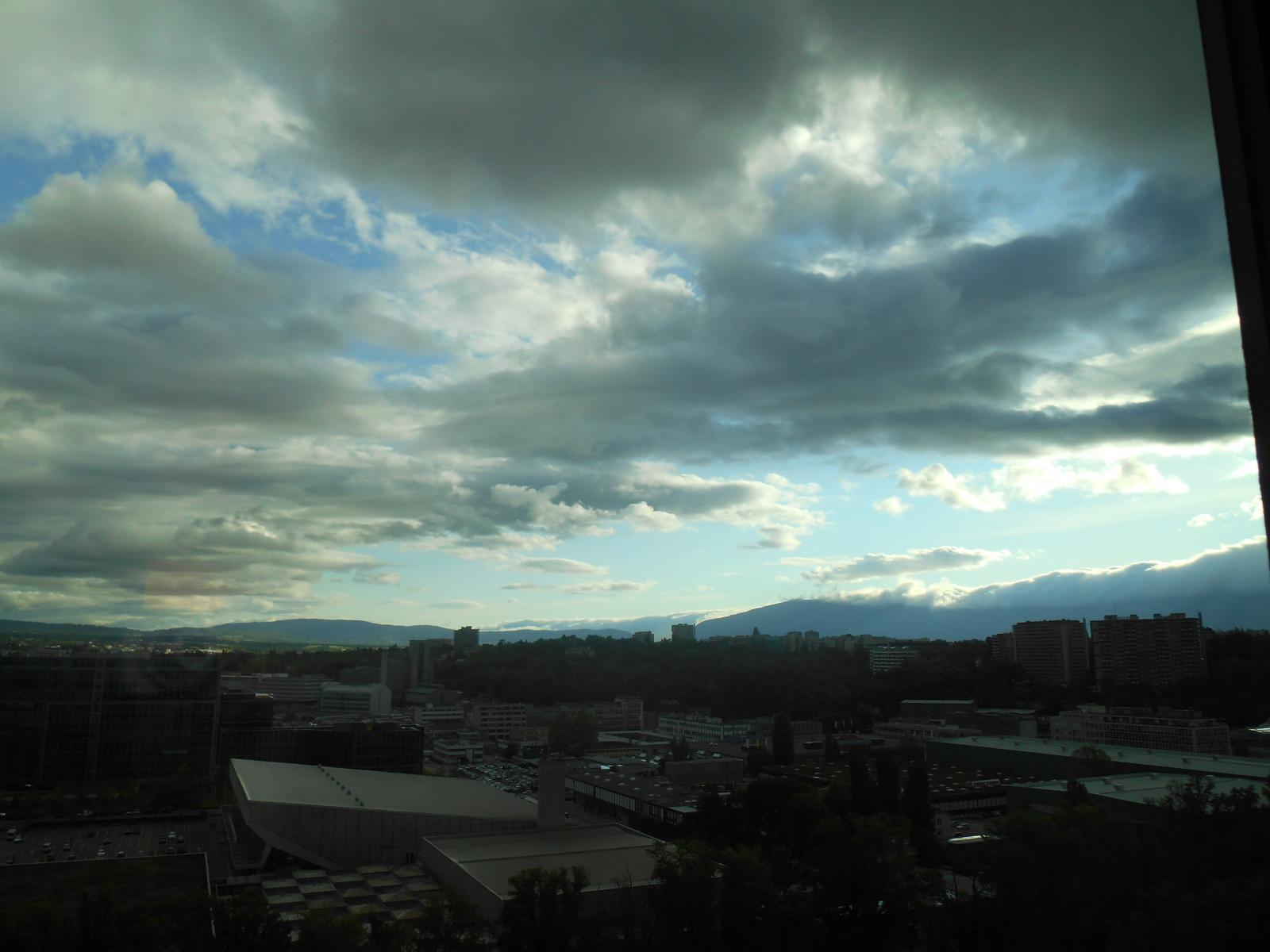 Joli ciel de traîne ( Genève )